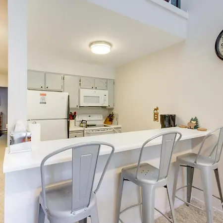 Cozy Condo With Balcony - Near Big Sky Resort!